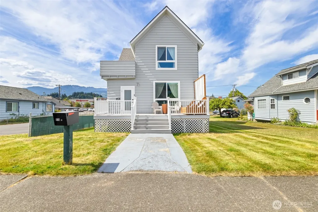916 Georgiana Street Port Angeles WA 98362