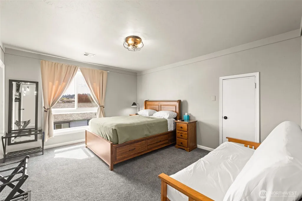 916 Georgiana Street Port Angeles WA 98362
