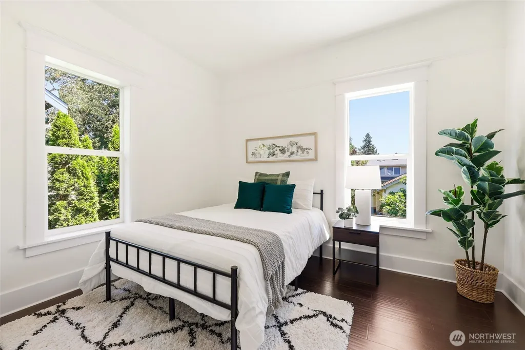 4318 1st Avenue NE Seattle WA 98105