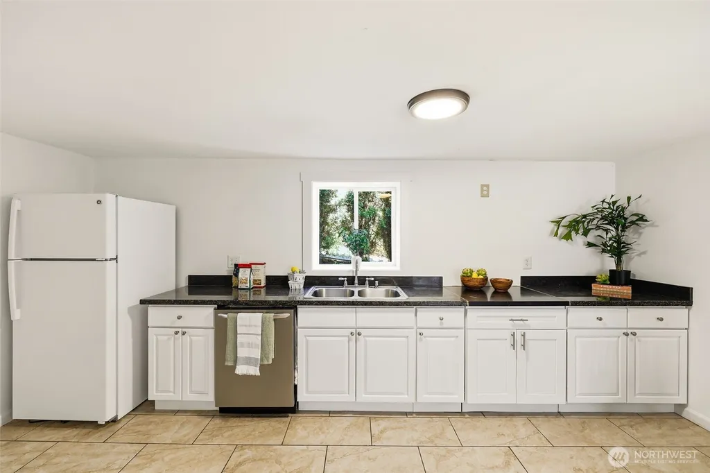 4318 1st Avenue NE Seattle WA 98105