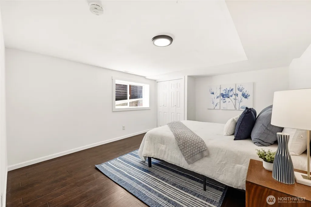 4318 1st Avenue NE Seattle WA 98105