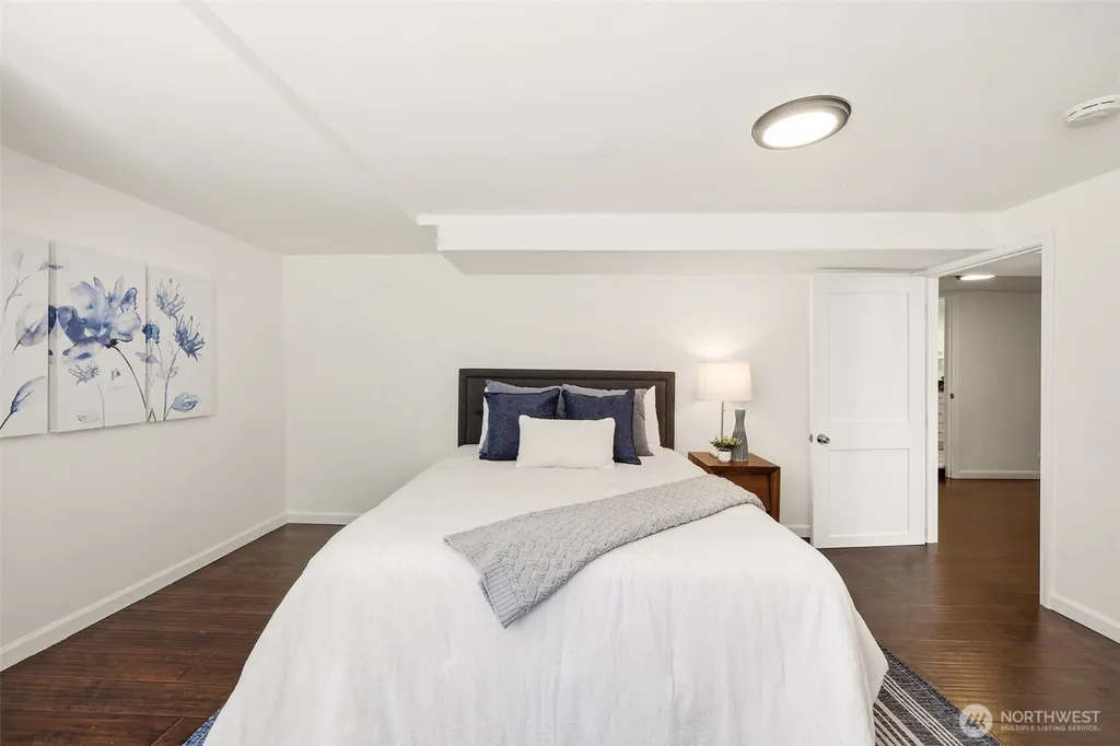 4318 1st Avenue NE Seattle WA 98105