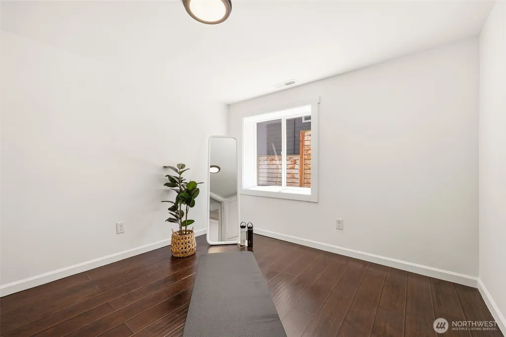 4318 1st Avenue NE Seattle WA 98105