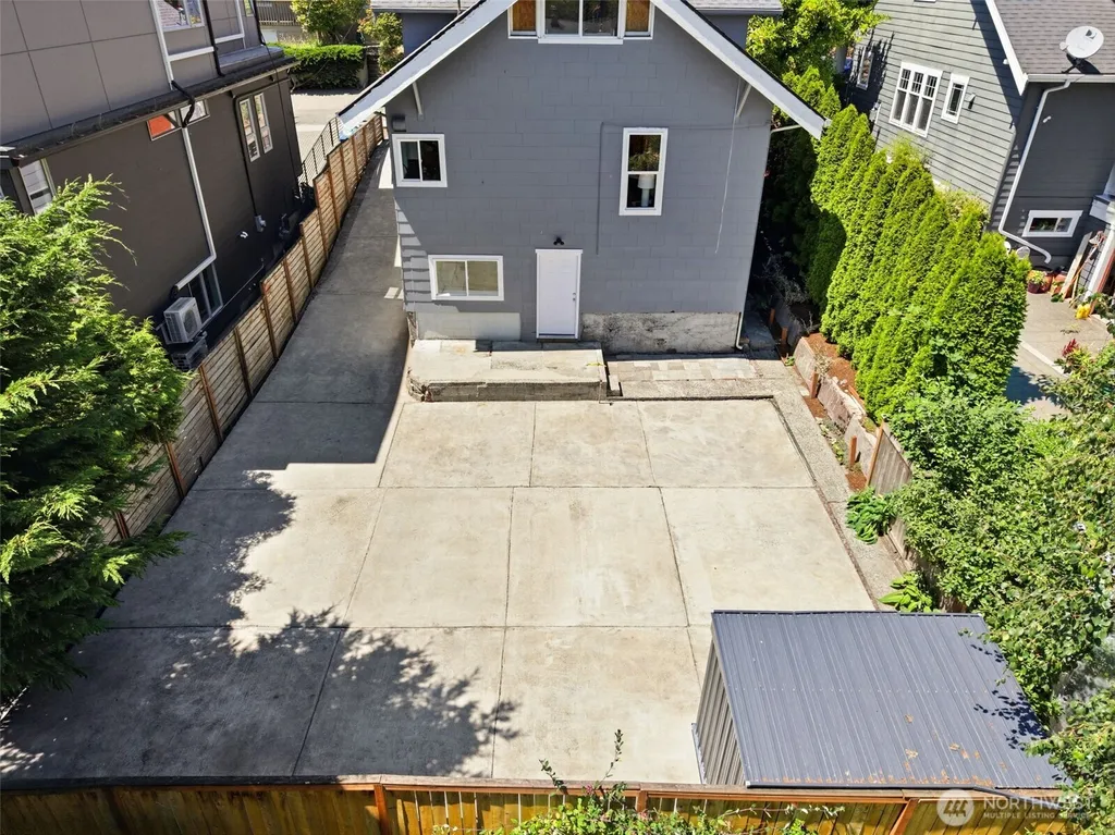 4318 1st Avenue NE Seattle WA 98105