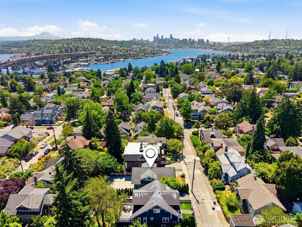 4318 1st Avenue NE Seattle WA 98105