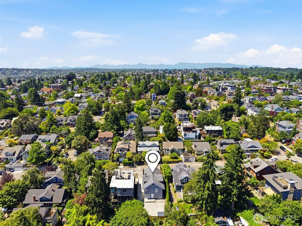 4318 1st Avenue NE Seattle WA 98105