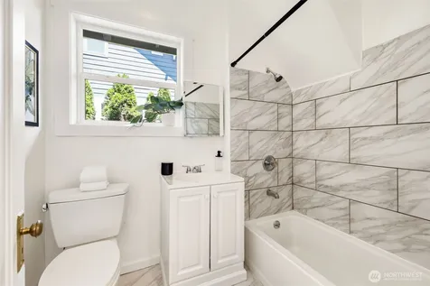4318 1st Avenue NE Seattle WA 98105