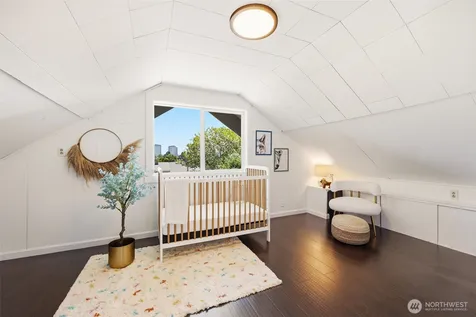 4318 1st Avenue NE Seattle WA 98105