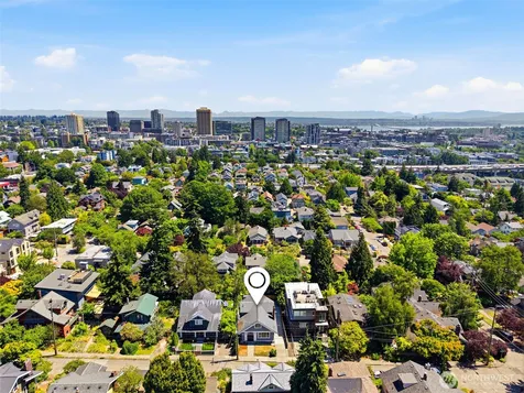 4318 1st Avenue NE Seattle WA 98105