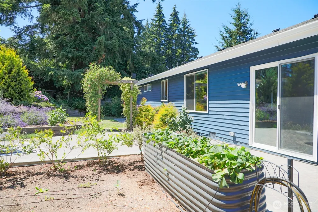 715 NE Redbud Lane Bremerton WA 98311
