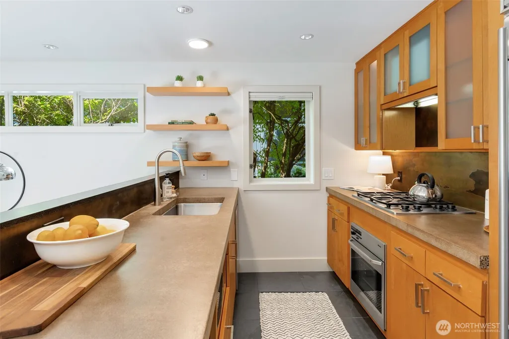 1819 39th Avenue E Seattle WA 98112