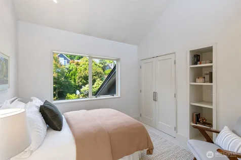1819 39th Avenue E Seattle WA 98112