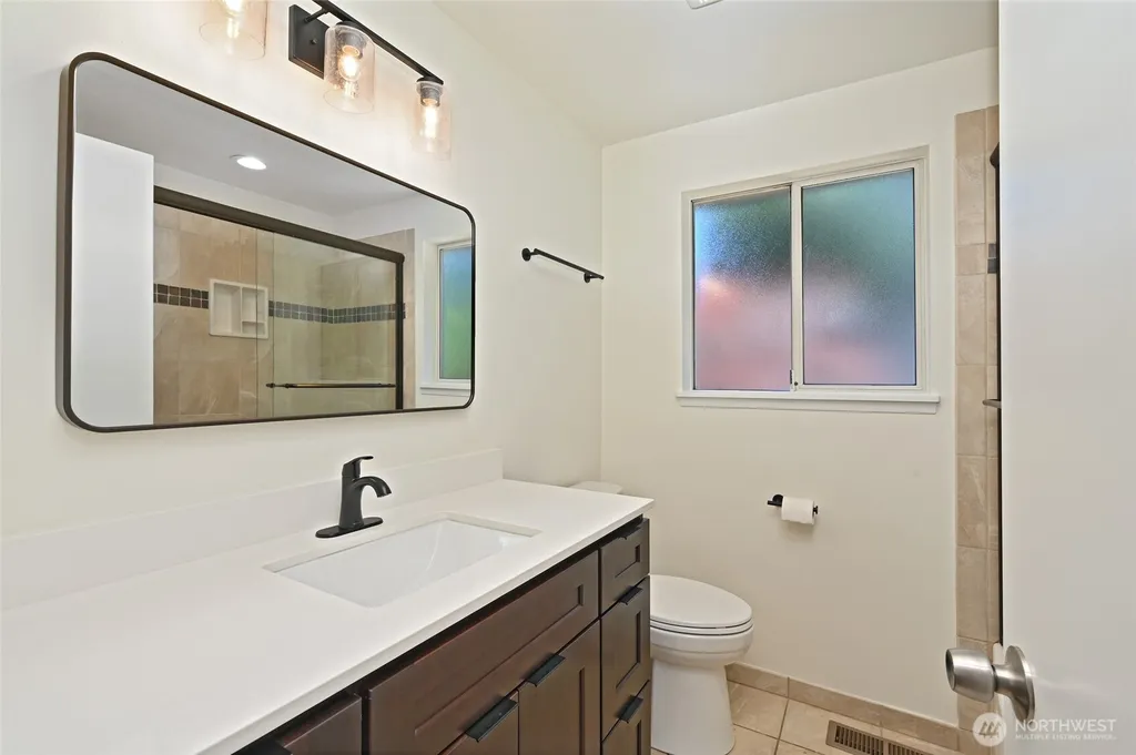 305 NW 198th Street Shoreline WA 98177