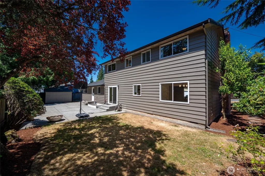 305 NW 198th Street Shoreline WA 98177