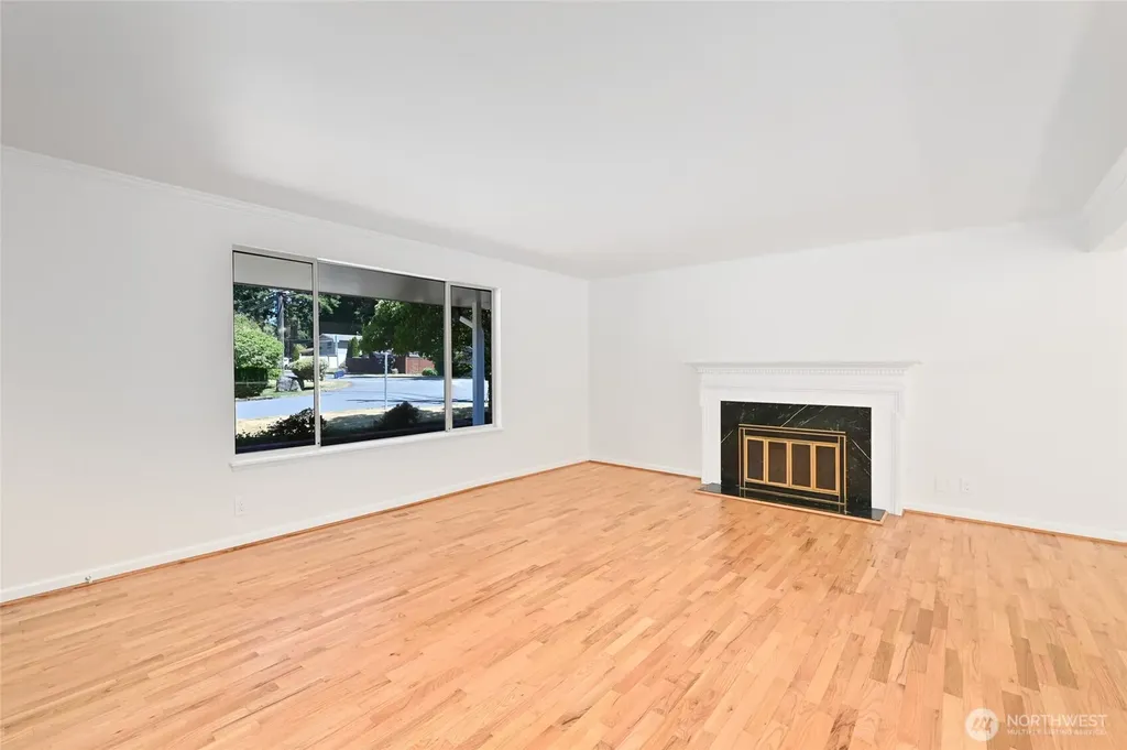 305 NW 198th Street Shoreline WA 98177