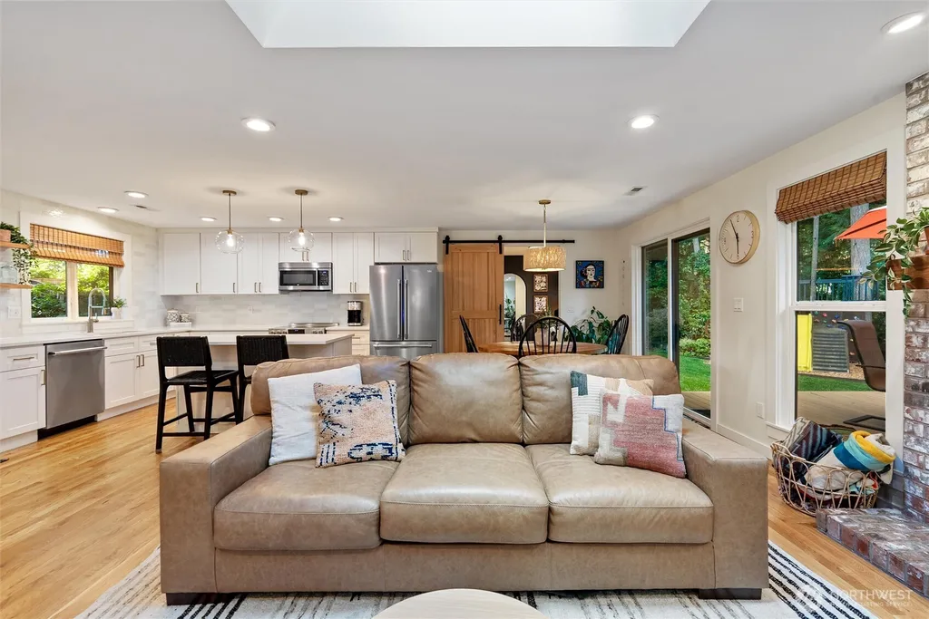 21229 Cypress Way Lynnwood WA 98036