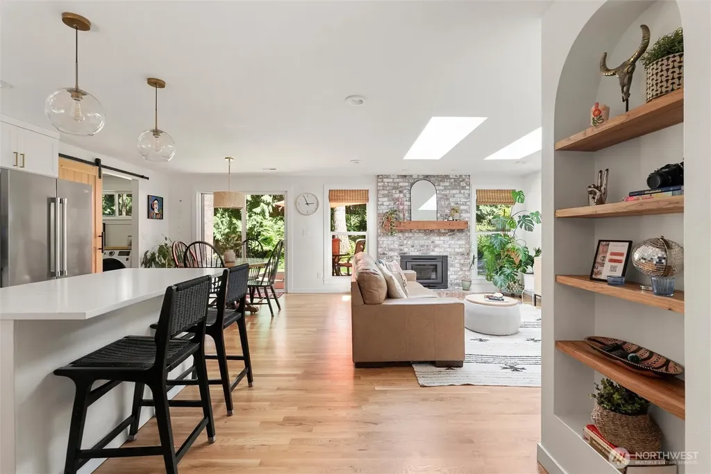 21229 Cypress Way Lynnwood WA 98036