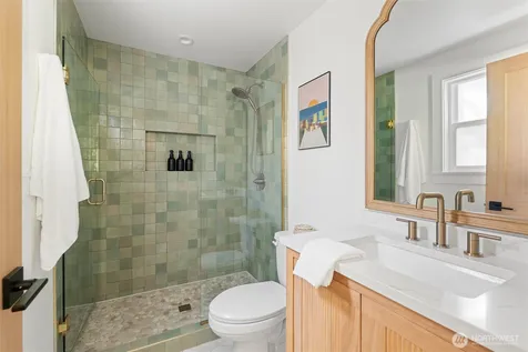21229 Cypress Way Lynnwood WA 98036