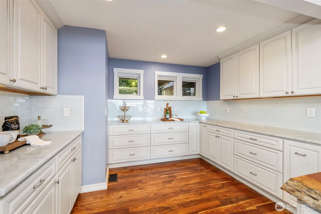 6254 Chico Way NW Bremerton WA 98312