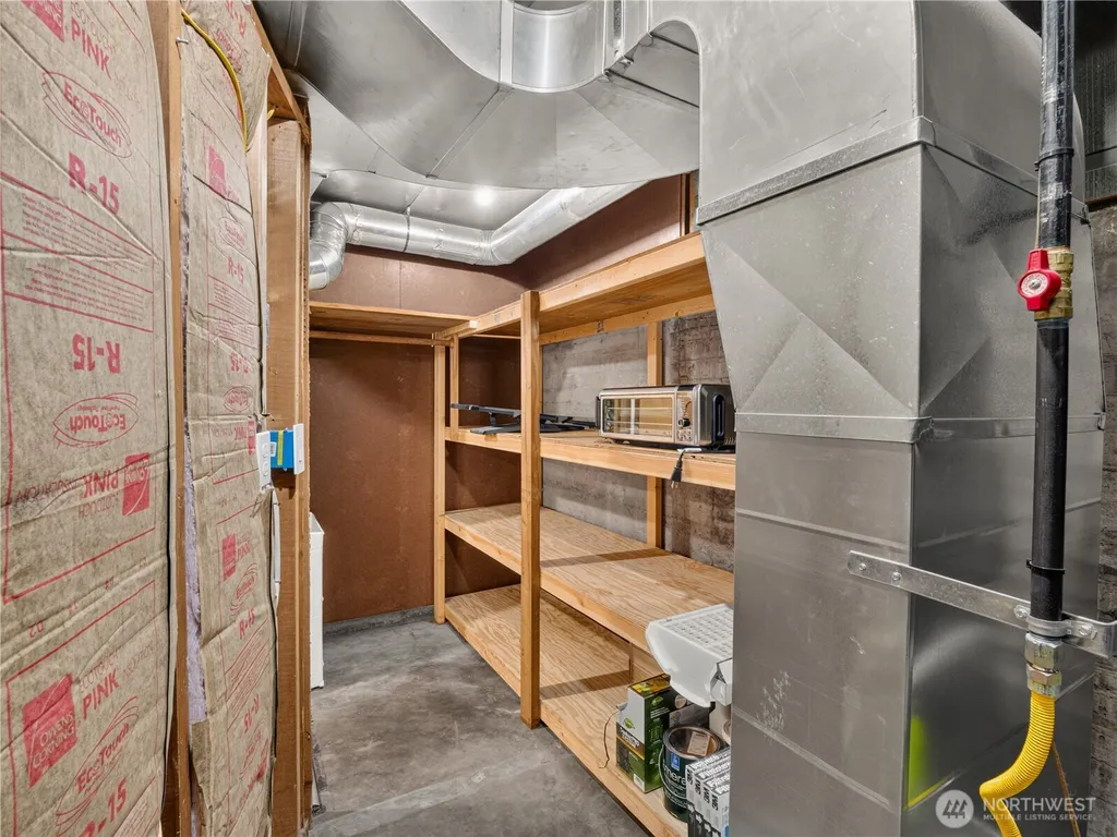 5547 38th Avenue NE Seattle WA 98105