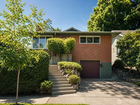 5547 38th Avenue NE Seattle WA 98105