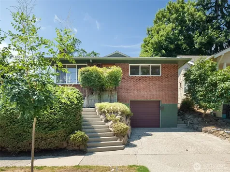 5547 38th Avenue NE Seattle WA 98105