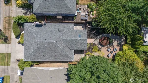 5547 38th Avenue NE Seattle WA 98105