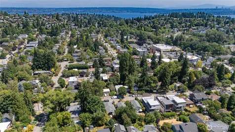 5547 38th Avenue NE Seattle WA 98105