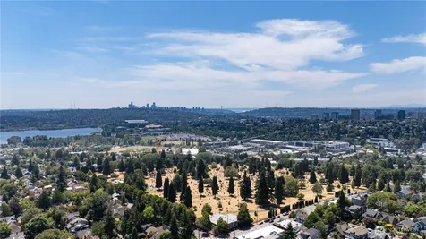 5547 38th Avenue NE Seattle WA 98105
