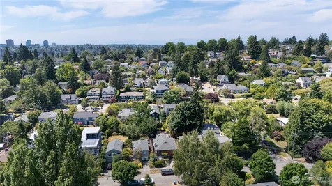 5547 38th Avenue NE Seattle WA 98105
