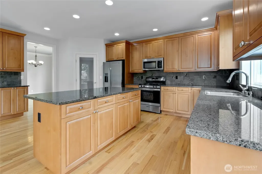 6423 3rd Street Ct E Fife WA 98424