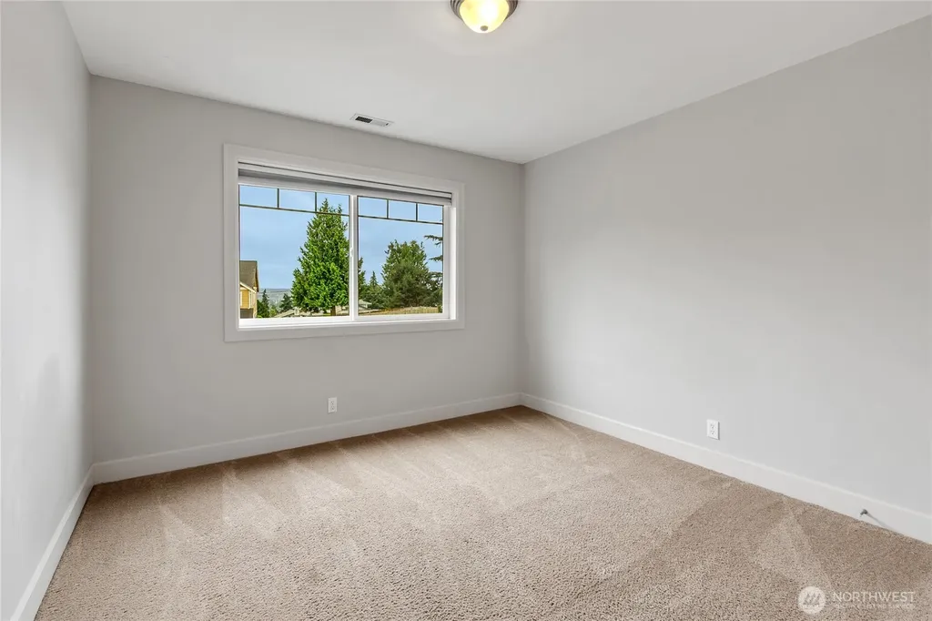 6423 3rd Street Ct E Fife WA 98424