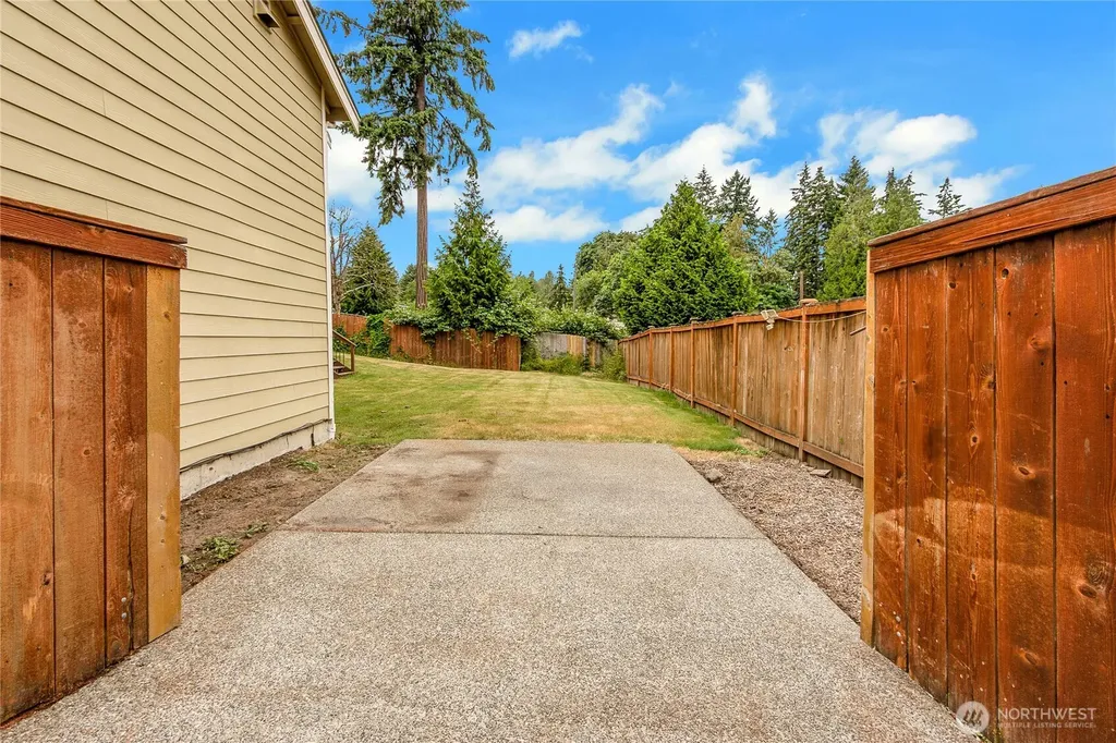 6423 3rd Street Ct E Fife WA 98424