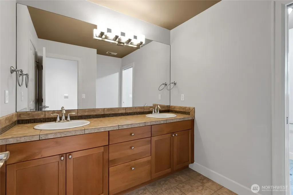6423 3rd Street Ct E Fife WA 98424