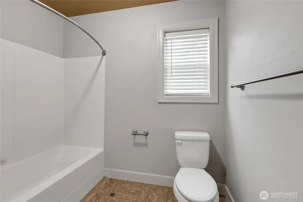 6423 3rd Street Ct E Fife WA 98424