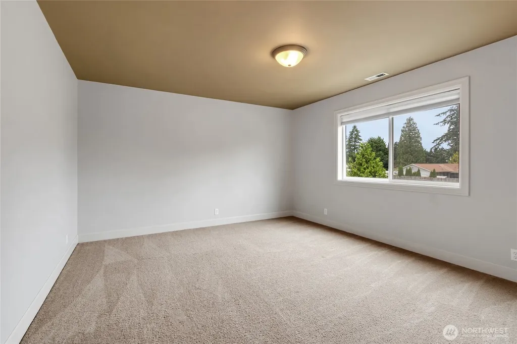 6423 3rd Street Ct E Fife WA 98424