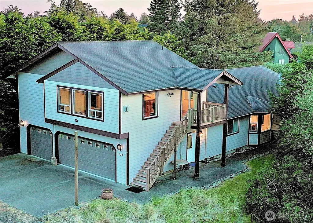 137 N Razor Clam Drive SW Ocean Shores WA 98569