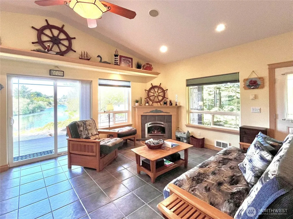 137 N Razor Clam Drive SW Ocean Shores WA 98569