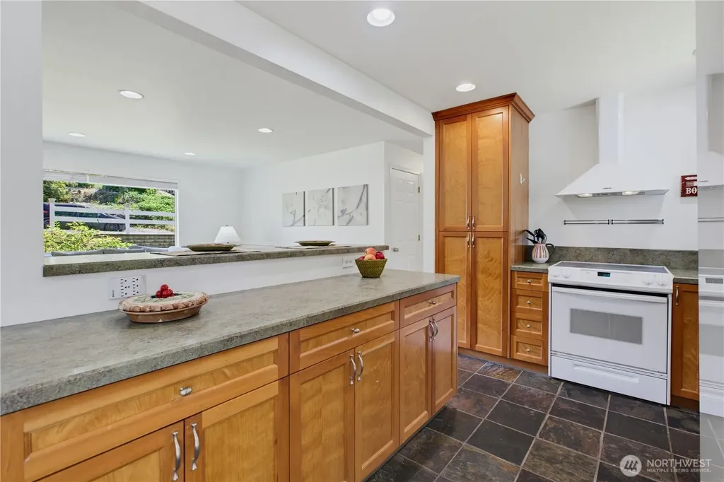 11267 145th Avenue SE Renton WA 98059