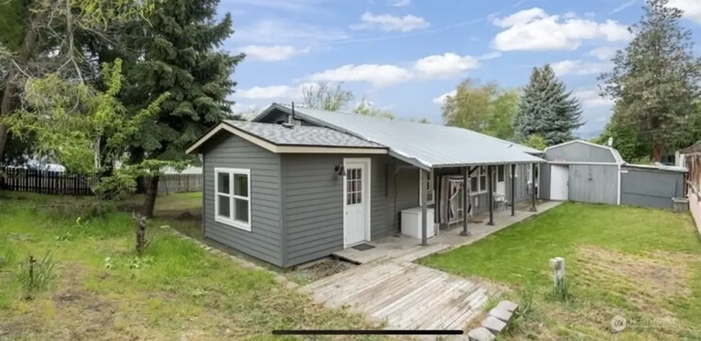 1591 3rd Street NE East Wenatchee WA 98802