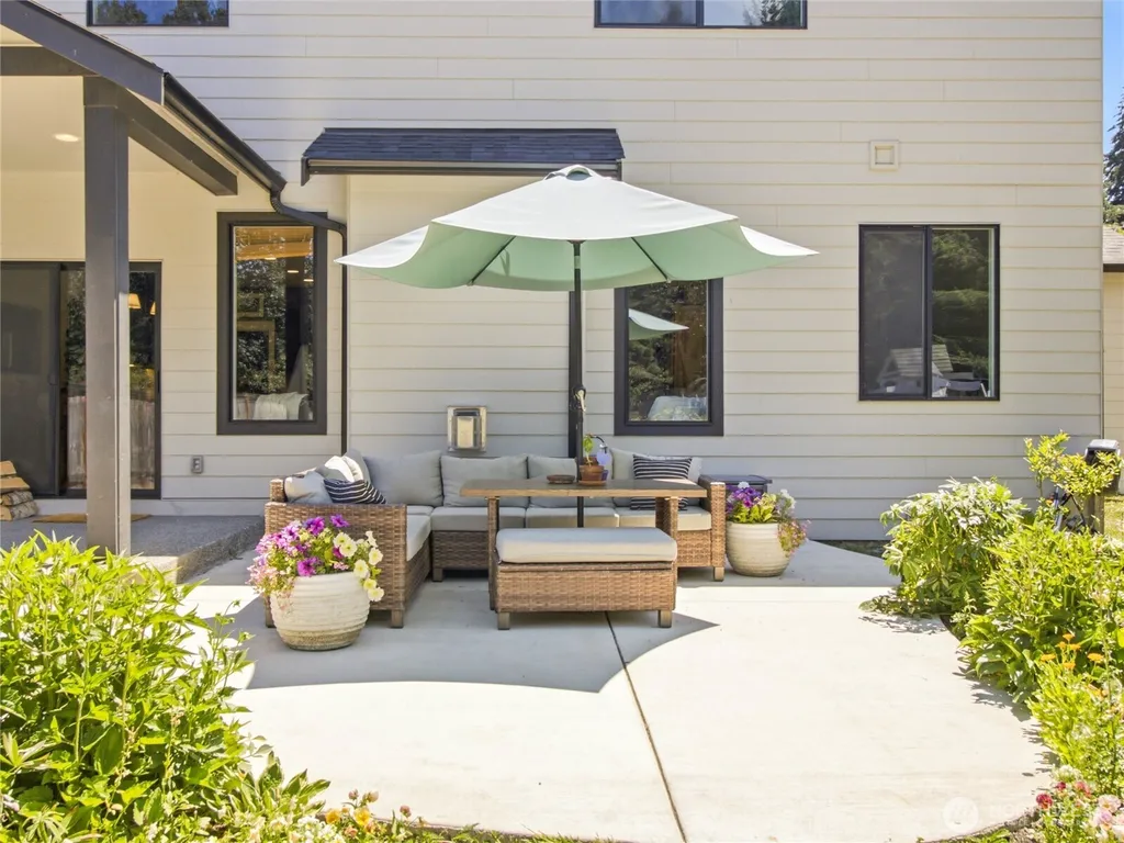 507 Minnesota Street N Rainier WA 98576