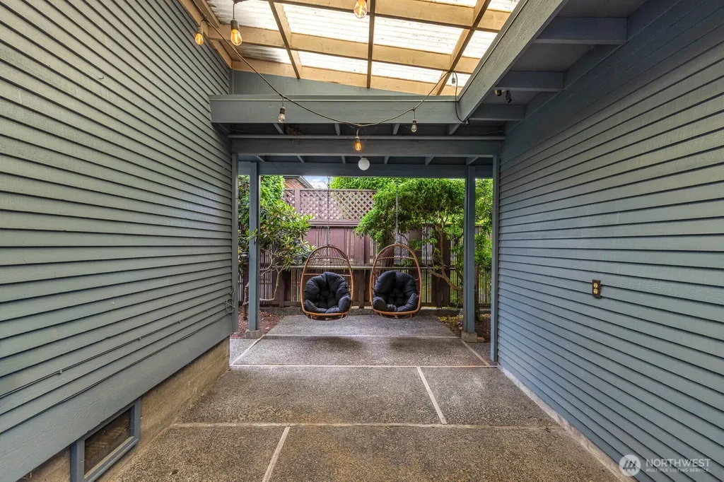5025 48th Ave SW Seattle WA 98136