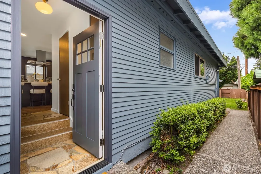 5025 48th Ave SW Seattle WA 98136
