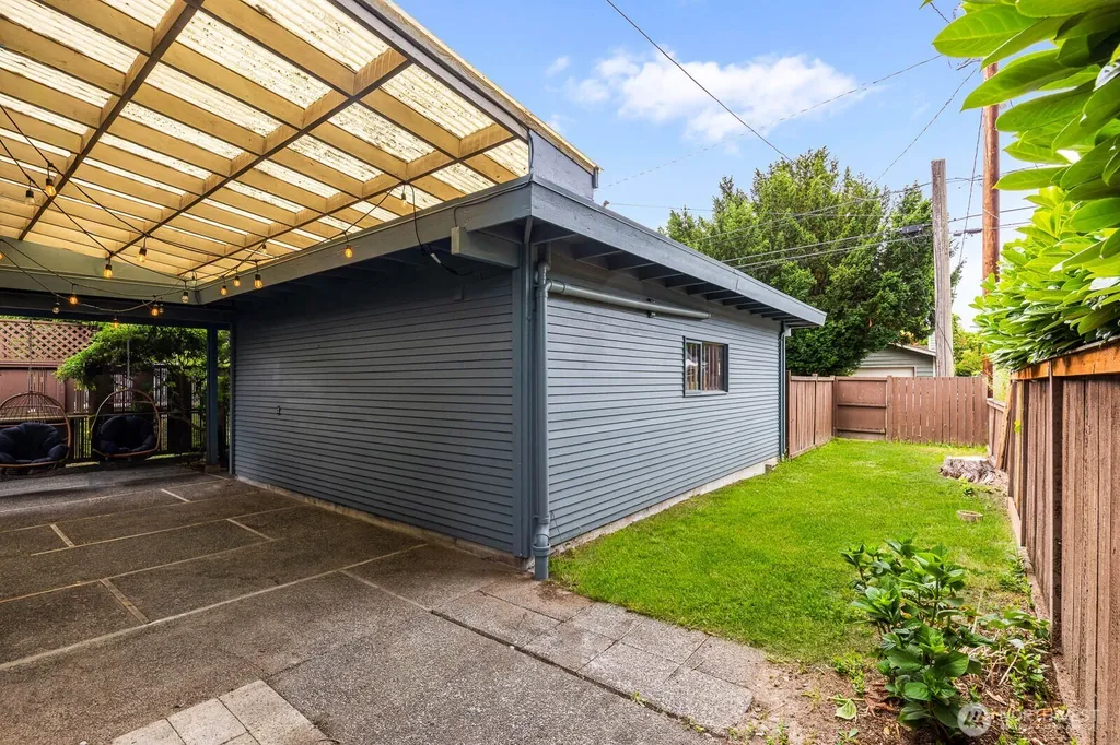 5025 48th Ave SW Seattle WA 98136