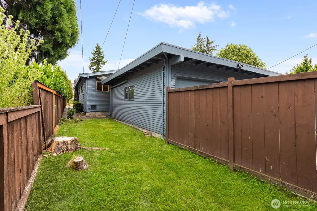 5025 48th Ave SW Seattle WA 98136