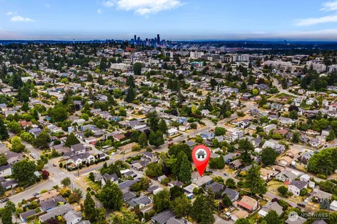 5025 48th Ave SW Seattle WA 98136