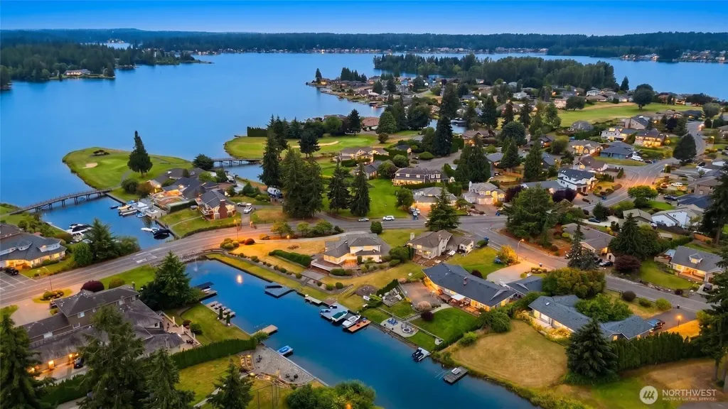 20015 Island Parkway E Lake Tapps WA 98391