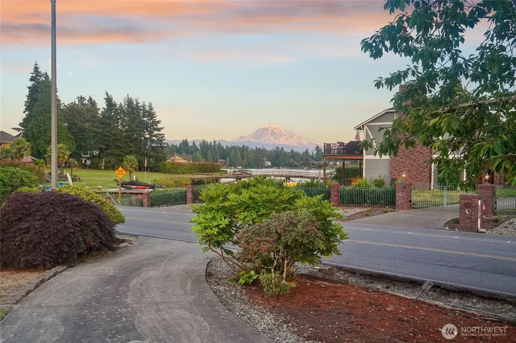 20015 Island Parkway E Lake Tapps WA 98391