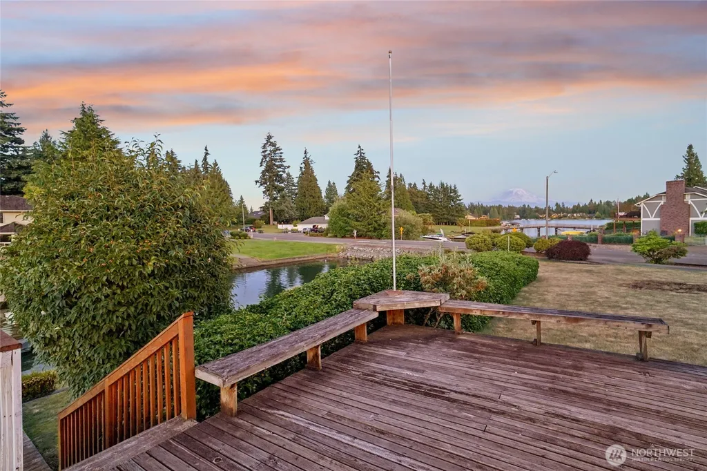 20015 Island Parkway E Lake Tapps WA 98391
