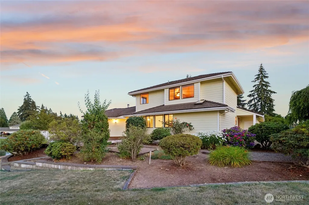 20015 Island Parkway E Lake Tapps WA 98391